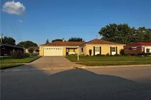 924 Warburton Dr, Trotwood, OH 45426 - Photo 2