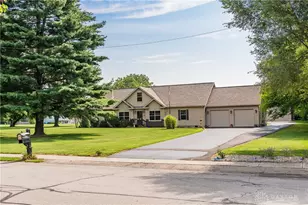 945 Ormsby Dr, Xenia, OH 45385 - Photo 1