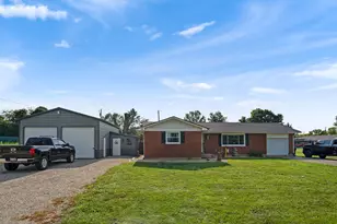 319 Wolf Rd, West Alexandria, OH 45381 - Photo 2