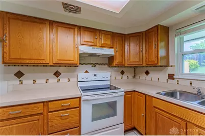 6689 Celestine Street, Huber Heights, OH 45424 - Photo 16