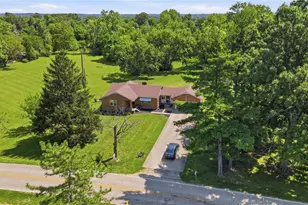 7741 Lois Cir, Miami Township, OH 45459 - Photo 2