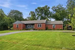 679 Meadowview Dr, Washington Twp, OH 45459 - Photo 4