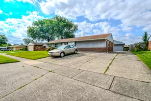 7882 Sebring Dr, Huber Heights, OH 45424 - Photo 2