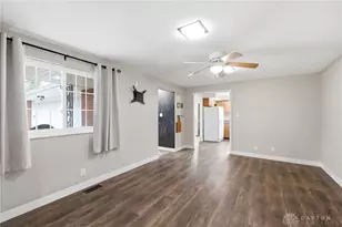 555 Adrian Ct, Fairborn, OH 45324 - Photo 8