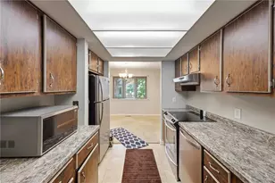 6852 Olde Greenbrier Ln, Centerville, OH 45459 - Photo 10