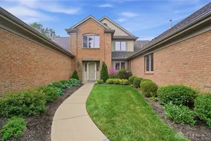 2662 Vienna Estates Dr, Miami Township, OH 45459 - Photo 4
