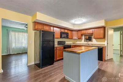 7606 Washington Park Drive, Dayton, OH 45459 - Photo 6