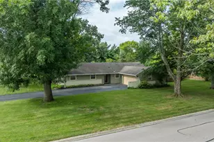 134 Bristol Dr, Centerville, OH 45458 - Photo 2