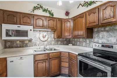 3608 Valleywood Drive, Dayton, OH 45429 - Photo 10