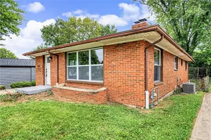 804 Oakleaf Dr, Dayton, OH 45417 - Photo 2
