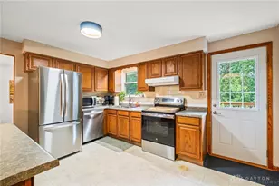 1310 Old Country Ln, Dayton, OH 45414 - Photo 10