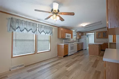11054 Oakwood Village Boulevard, Miamisburg, OH 45342 - Photo 12