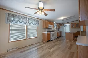 11054 Oakwood Village Blvd, Miamisburg, OH 45342 - Photo 12