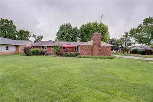 327 S Chippewa Dr, Greenville, OH 45331 - Photo 6