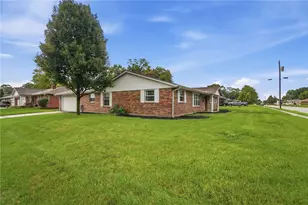 11 E Bonomo Dr, Fairborn, OH 45324 - Photo 4