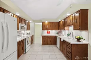 11 E Bonomo Dr, Fairborn, OH 45324 - Photo 16