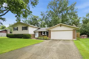 8919 Deep Forest Ln, Centerville, OH 45458 - Photo 2
