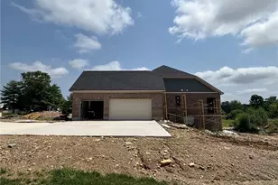 613 Christopher Dr, Centerville, OH 45458 - Photo 4