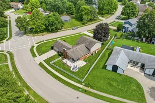 4041 Shadowleaf Dr, Bellbrook, OH 45305 - Photo 2