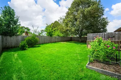 8621 Emeraldgate Drive, Huber Heights, OH 45424 - Photo 4