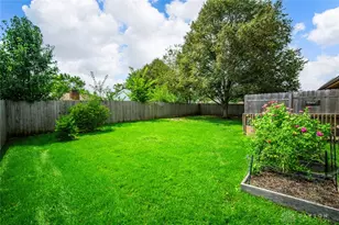 8621 Emeraldgate Dr, Huber Heights, OH 45424 - Photo 4