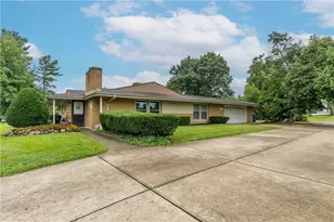 2165 Brookridge Dr, Beavercreek, OH 45431 - Photo 2