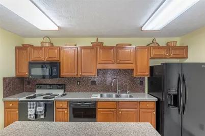 6685 Oakwood Lane, Huber Heights, OH 45424 - Photo 8