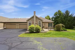 2375 Locust Hill Blvd, Beavercreek, OH 45431 - Photo 2