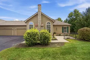 2375 Locust Hill Blvd, Beavercreek, OH 45431 - Photo 1