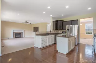 10049 Meadow Woods Ln, Washington Twp, OH 45458 - Photo 6