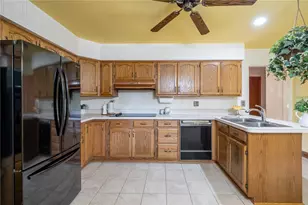 1072 Ceylon Cir, Beavercreek, OH 45430 - Photo 6