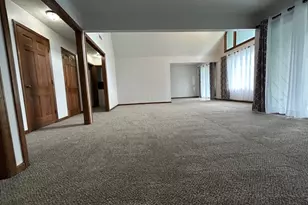 1936 Washington Dr, Washington Twp, OH 45458 - Photo 6