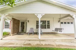1105 Sherwood Forest Dr, West Carrollton, OH 45449 - Photo 2