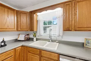 1652 Ridgeway Dr, Springfield, OH 45506 - Photo 6