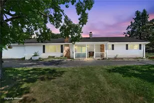 2430 W Choctaw Dr, London, OH 43140 - Photo 1