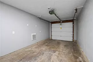 1021 Bethune Cir, Dayton, OH 45417 - Photo 22