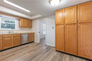1621 Silverlake Dr, Washington Twp, OH 45458 - Photo 2