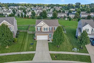 2075 Prairie Clover Dr, Turtlecreek Twp, OH 45036 - Photo 6