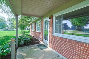1593 Kensington Dr, Bellbrook, OH 45305 - Photo 4