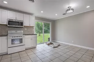 3382 Valleywood Dr, Dayton, OH 45429 - Photo 8