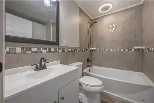 3382 Valleywood Dr, Dayton, OH 45429 - Photo 12