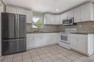 3382 Valleywood Dr, Dayton, OH 45429 - Photo 6
