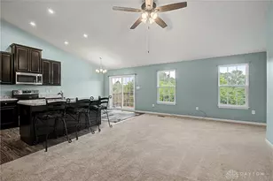 372 Warm Springs Dr, Fairborn, OH 45324 - Photo 8