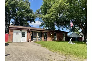 227 Oxford Dr, Fairborn, OH 45324 - Photo 1
