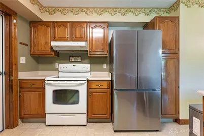 915 N Fairfield Road, Beavercreek, OH 45434 - Photo 8
