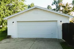 935 S Detroit St, Xenia, OH 45385 - Photo 2