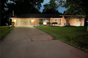 300 Heidi Ct, Washington Twp, OH 45459 - Photo 2