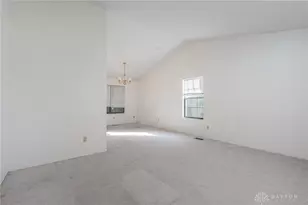 815 Hunters Ridge Dr, Fairborn, OH 45324 - Photo 4