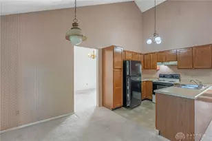 815 Hunters Ridge Dr, Fairborn, OH 45324 - Photo 8