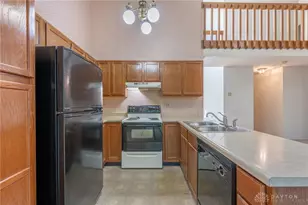 815 Hunters Ridge Dr, Fairborn, OH 45324 - Photo 10